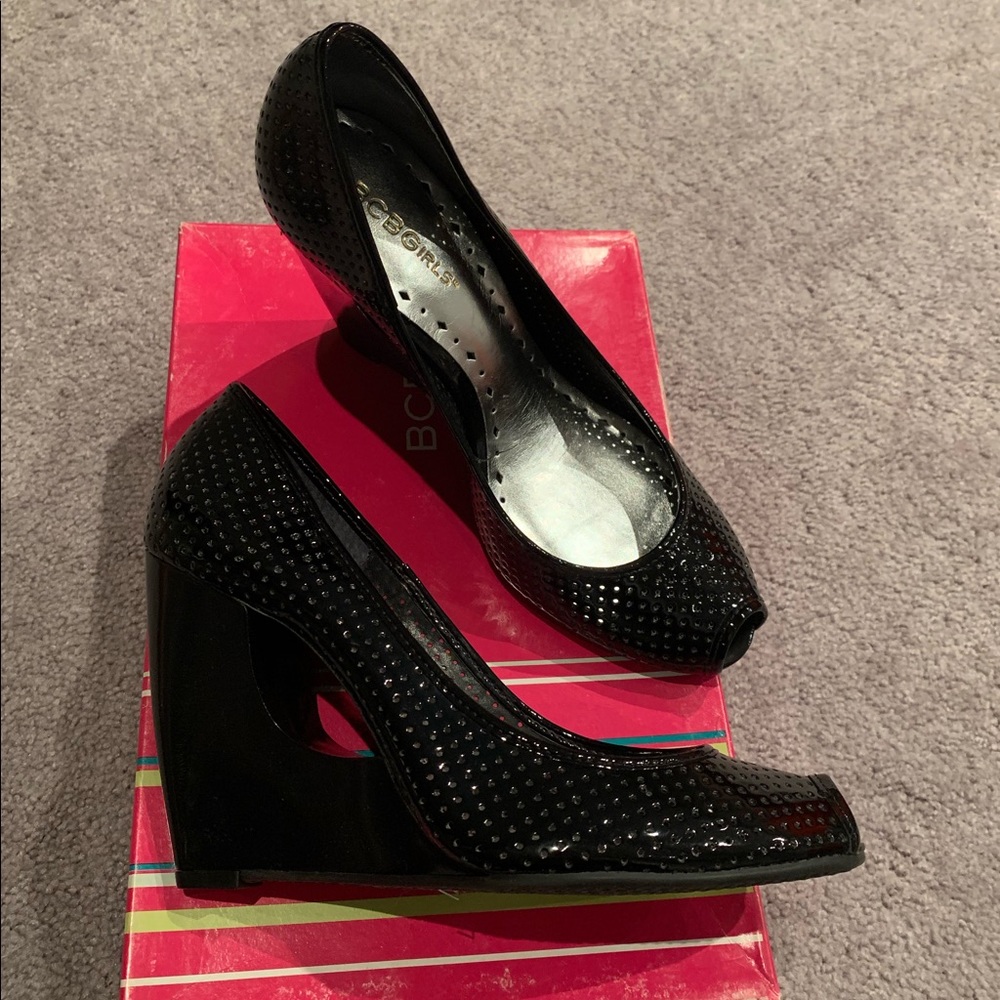 Peep toe wedges sz8
